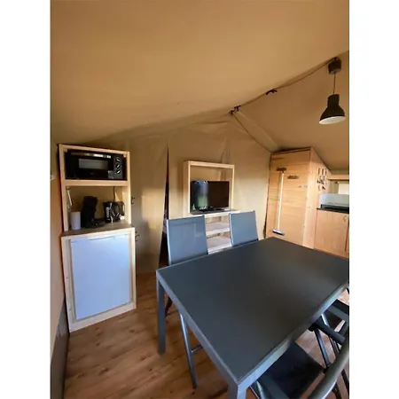 Minicamping De Lindenhoeve - Safaritent Varkentje Chalet Nistelrode