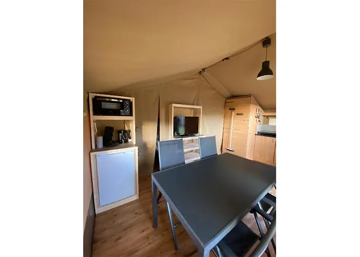 Minicamping De Lindenhoeve - Safaritent Varkentje Chalet Nistelrode