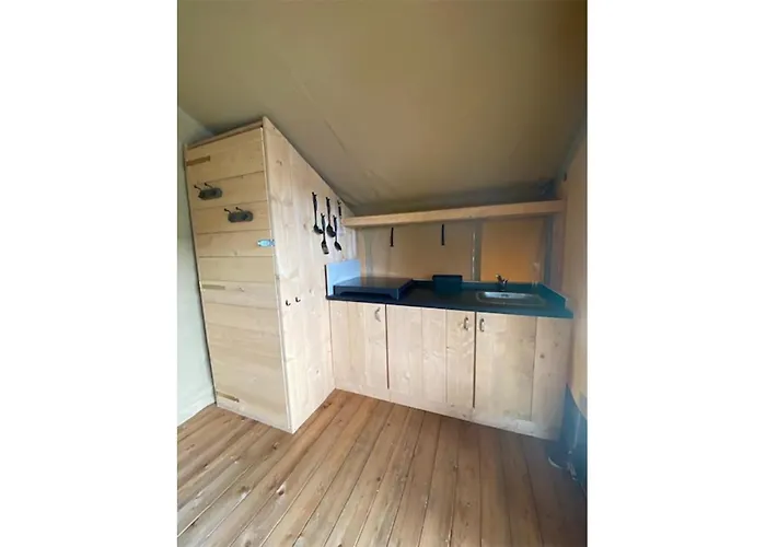 Minicamping De Lindenhoeve - Safaritent Varkentje Chalet Nistelrode